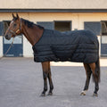 Virolla Stable Rug Standard 200g Black - bay thoroughbred in premium quilted black stable rug, brand-side full body view in stable yard